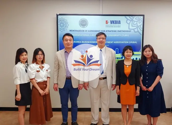 Các giảng viên tại Đại học Luật và Kinh doanh Quốc tế (TLBU)